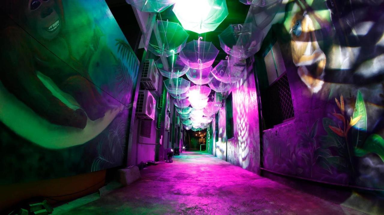 Mad Monkey Central Cairns Extérieur photo