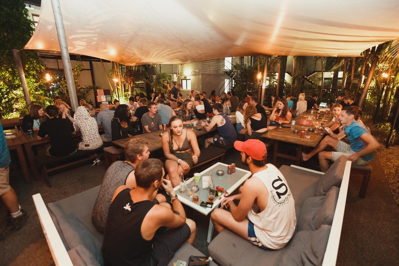 Mad Monkey Central Cairns Extérieur photo